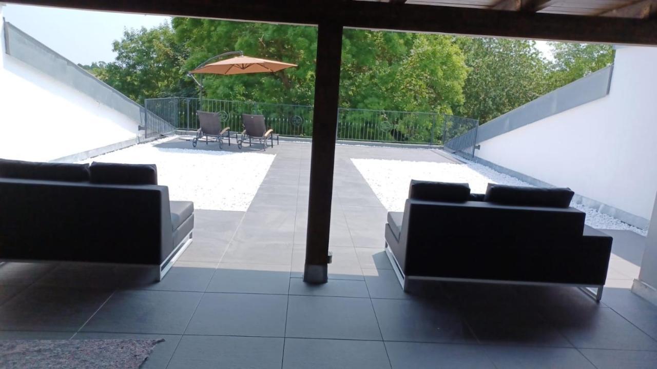 Ferienwohnung Mit Kamin Und Traumhafter Dachterrasse Mit Weitblick In Die Natur Neu Gaarz Esterno foto