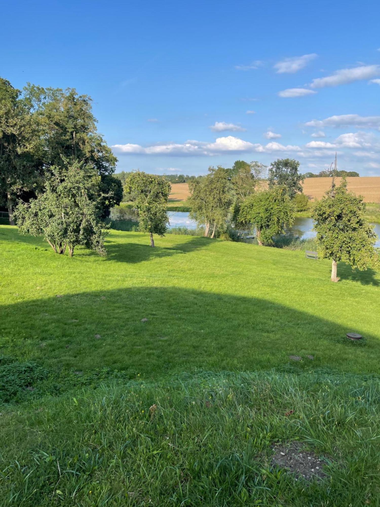 Ferienwohnung Mit Kamin Und Traumhafter Dachterrasse Mit Weitblick In Die Natur Neu Gaarz Esterno foto